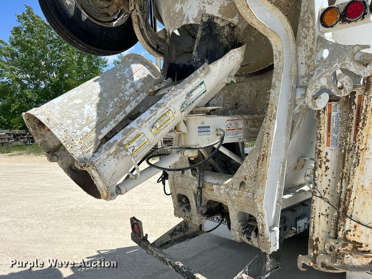 image for item DR4641 2007 Peterbilt 357  ready mix truck