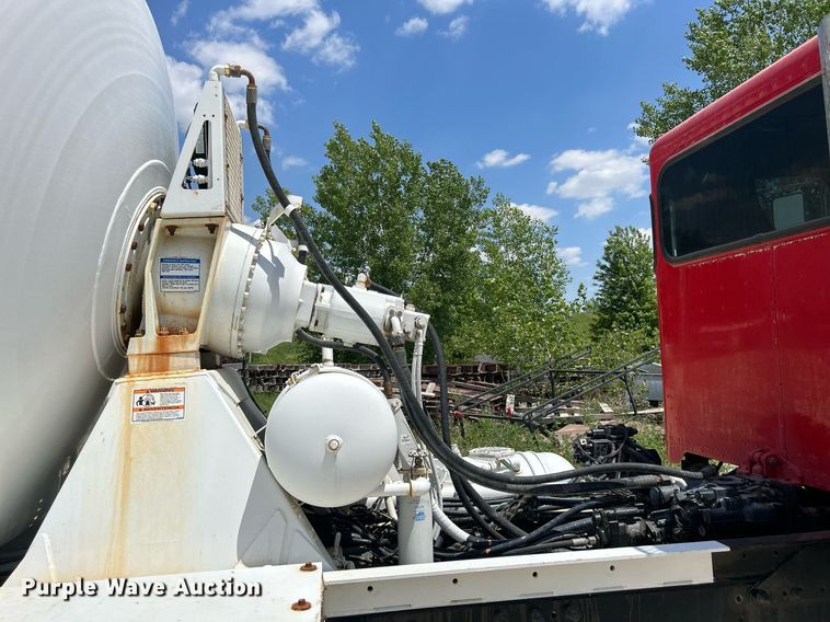 image for item DR4641 2007 Peterbilt 357  ready mix truck