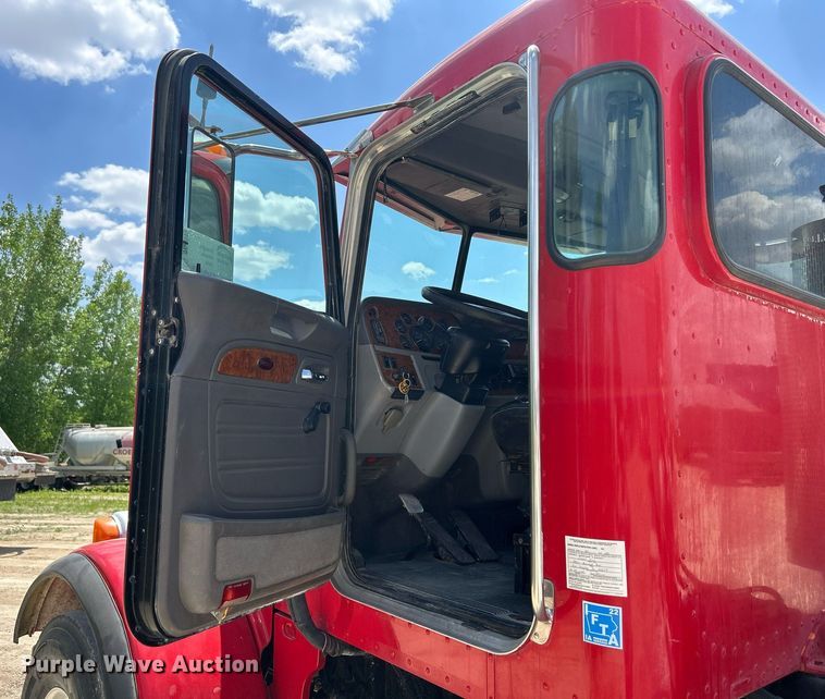 image for item DR4641 2007 Peterbilt 357  ready mix truck