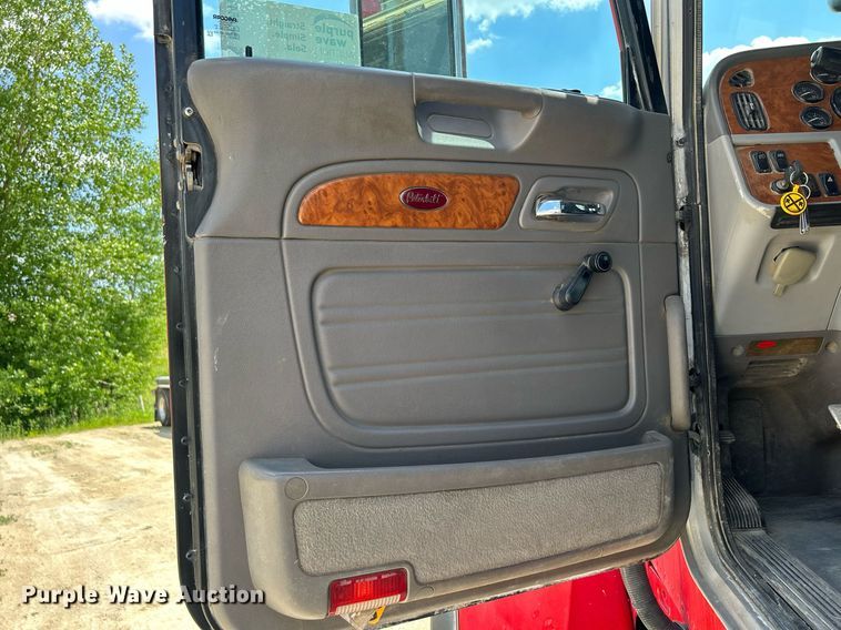 image for item DR4641 2007 Peterbilt 357  ready mix truck