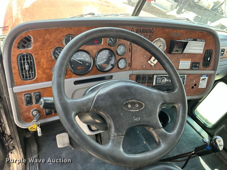 image for item DR4641 2007 Peterbilt 357  ready mix truck