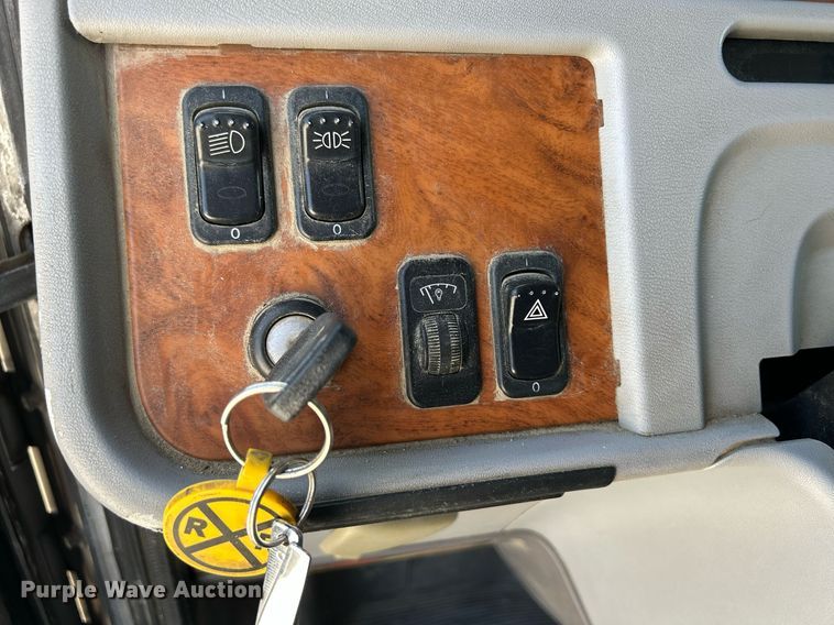 image for item DR4641 2007 Peterbilt 357  ready mix truck