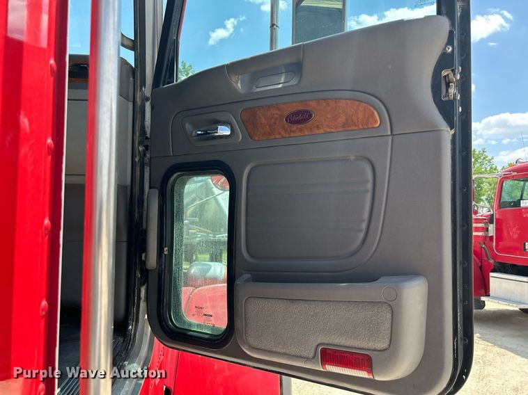 image for item DR4641 2007 Peterbilt 357  ready mix truck