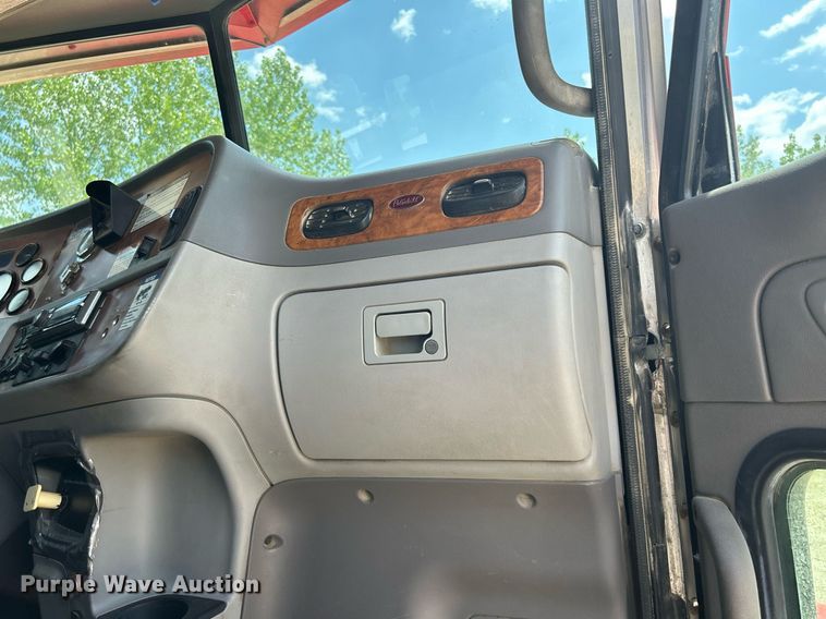 image for item DR4641 2007 Peterbilt 357  ready mix truck