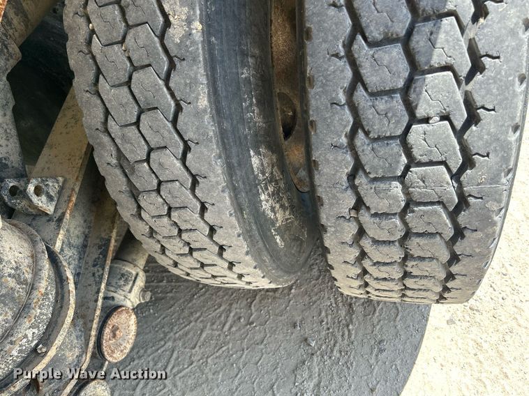 image for item DR4641 2007 Peterbilt 357  ready mix truck