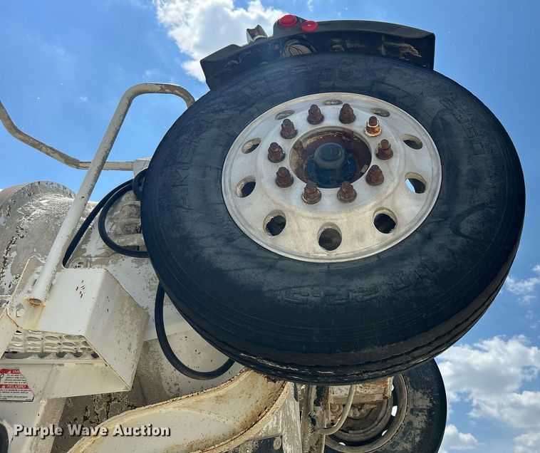 image for item DR4641 2007 Peterbilt 357  ready mix truck