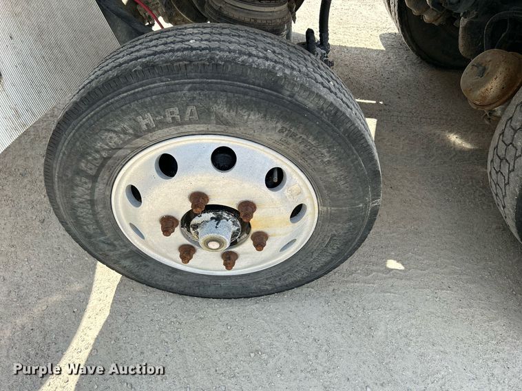 image for item DR4641 2007 Peterbilt 357  ready mix truck