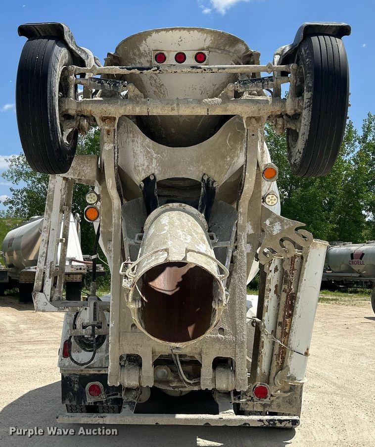 image for item DR4642 2007 Peterbilt 357  ready mix truck