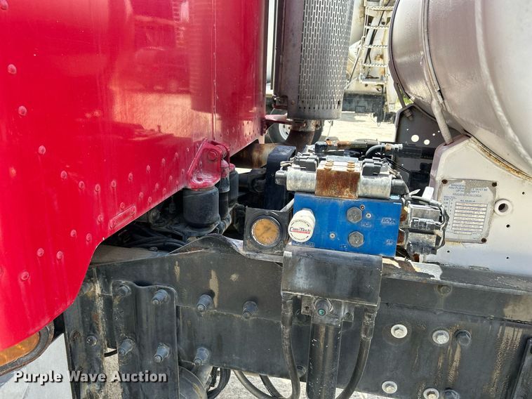 image for item DR4642 2007 Peterbilt 357  ready mix truck