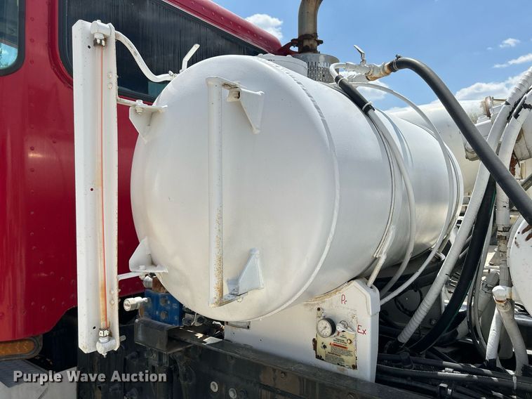 image for item DR4642 2007 Peterbilt 357  ready mix truck