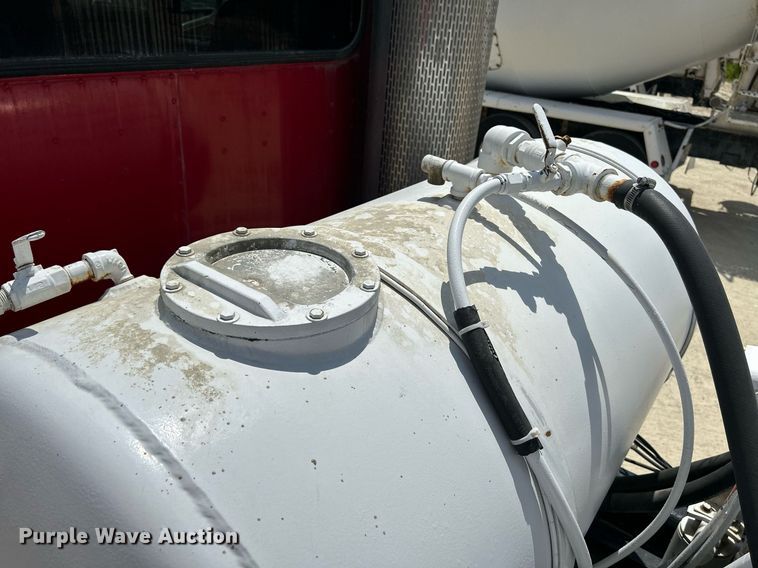 image for item DR4642 2007 Peterbilt 357  ready mix truck