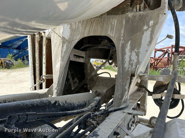 image for item DR4642 2007 Peterbilt 357  ready mix truck