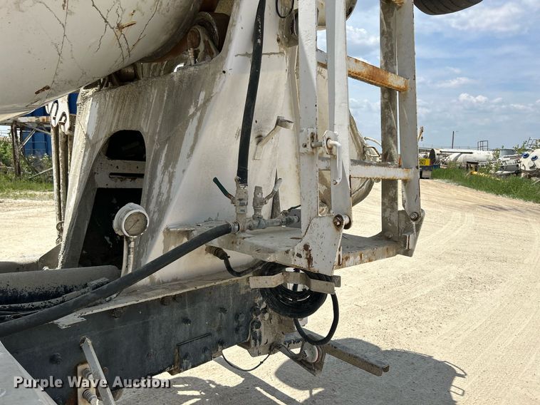 image for item DR4642 2007 Peterbilt 357  ready mix truck