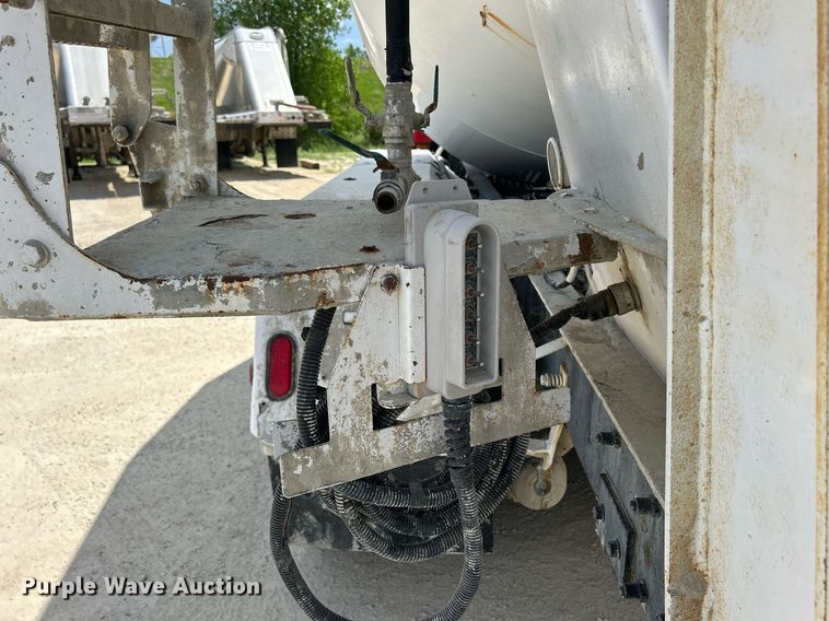 image for item DR4642 2007 Peterbilt 357  ready mix truck