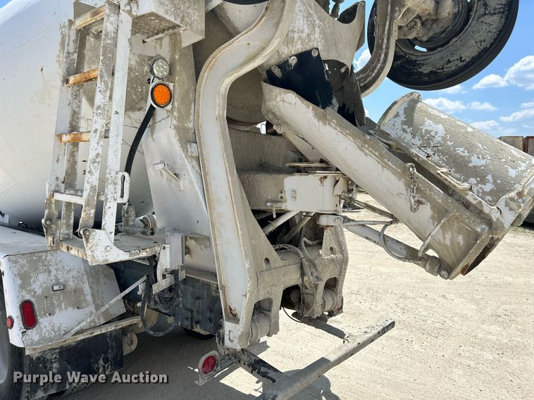 image for item DR4642 2007 Peterbilt 357  ready mix truck