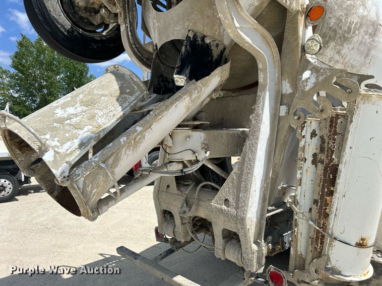 image for item DR4642 2007 Peterbilt 357  ready mix truck