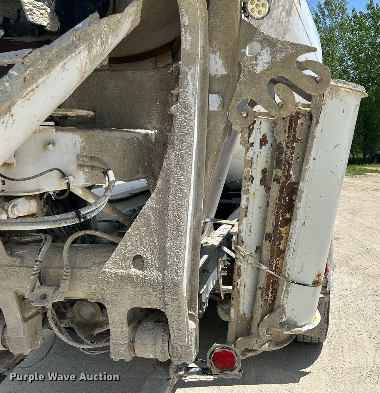 image for item DR4642 2007 Peterbilt 357  ready mix truck