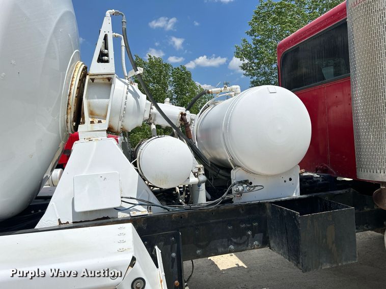 image for item DR4642 2007 Peterbilt 357  ready mix truck