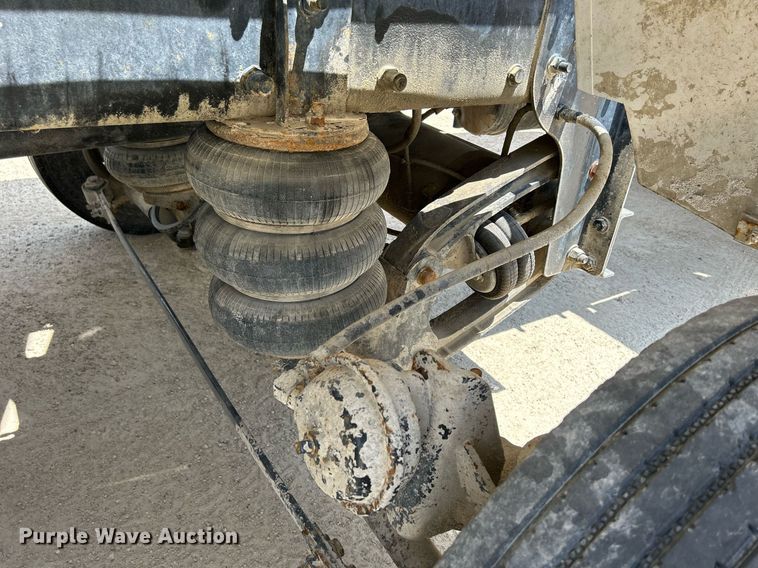 image for item DR4642 2007 Peterbilt 357  ready mix truck