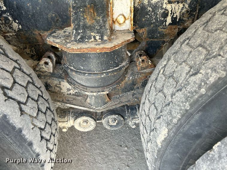 image for item DR4642 2007 Peterbilt 357  ready mix truck