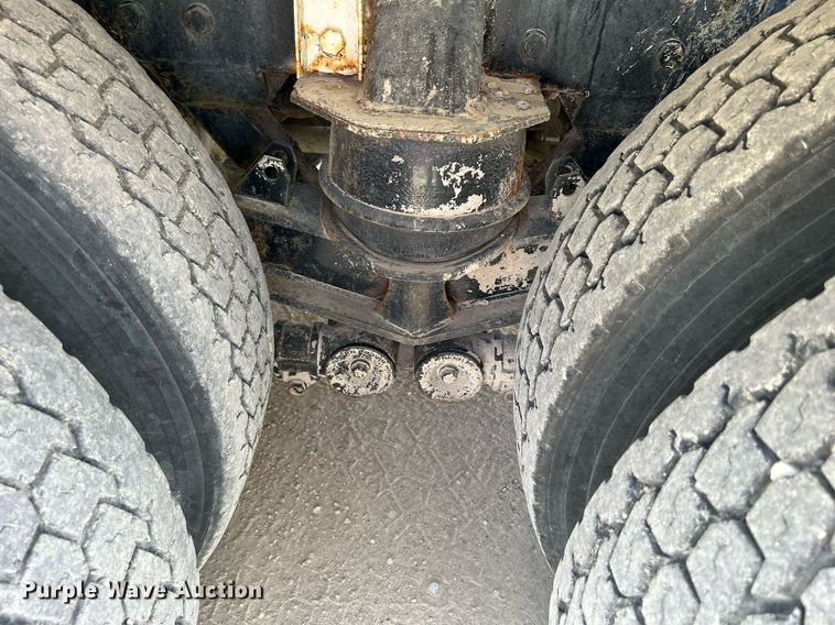 image for item DR4642 2007 Peterbilt 357  ready mix truck