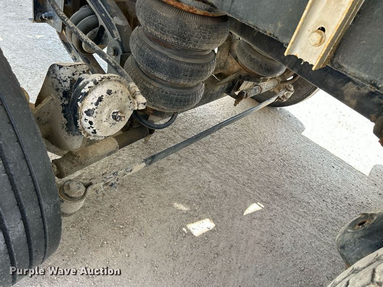 image for item DR4642 2007 Peterbilt 357  ready mix truck