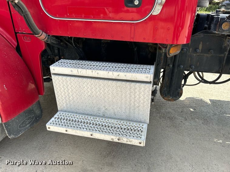 image for item DR4642 2007 Peterbilt 357  ready mix truck