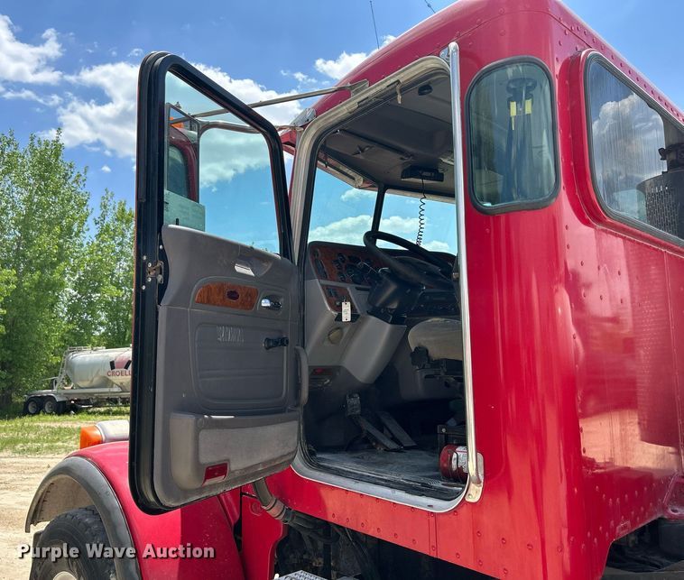 image for item DR4642 2007 Peterbilt 357  ready mix truck