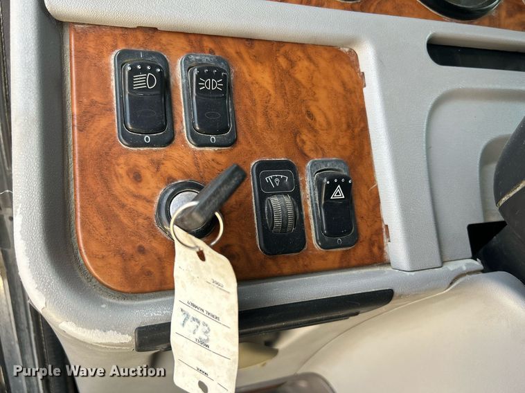 image for item DR4642 2007 Peterbilt 357  ready mix truck