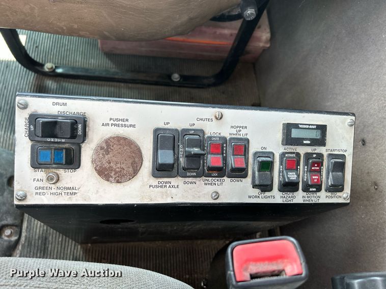 image for item DR4642 2007 Peterbilt 357  ready mix truck