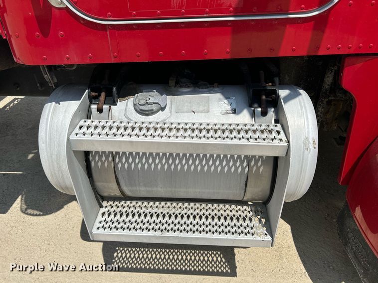 image for item DR4642 2007 Peterbilt 357  ready mix truck