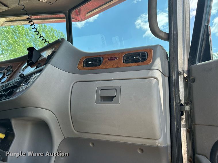 image for item DR4642 2007 Peterbilt 357  ready mix truck