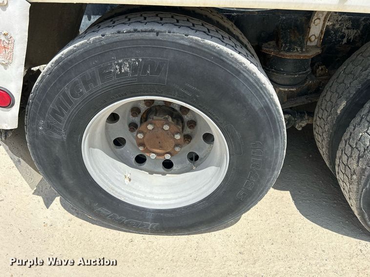 image for item DR4642 2007 Peterbilt 357  ready mix truck