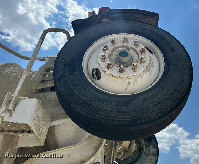 image for item DR4642 2007 Peterbilt 357  ready mix truck