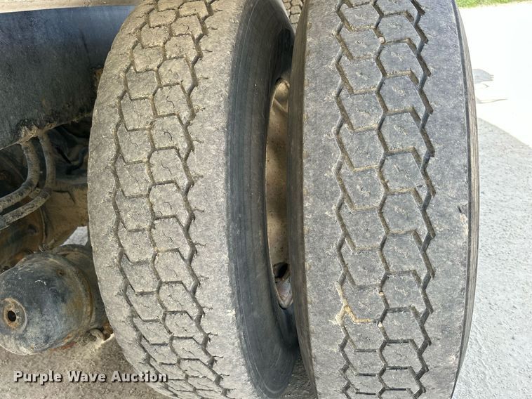 image for item DR4642 2007 Peterbilt 357  ready mix truck