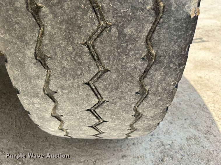 image for item DR4642 2007 Peterbilt 357  ready mix truck