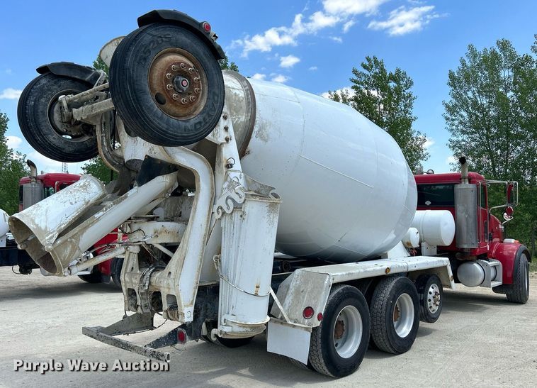 image for item DR4643 2007 Peterbilt 357  ready mix truck