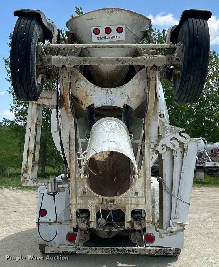 image for item DR4643 2007 Peterbilt 357  ready mix truck