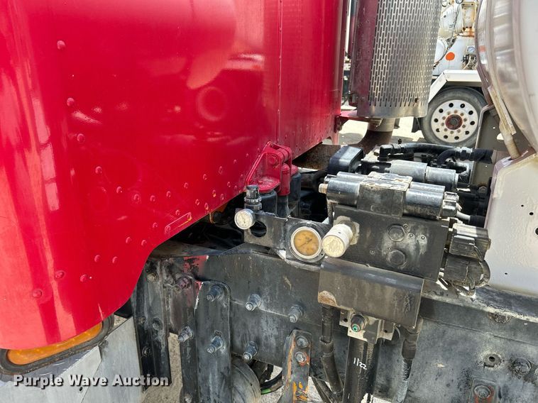 image for item DR4643 2007 Peterbilt 357  ready mix truck