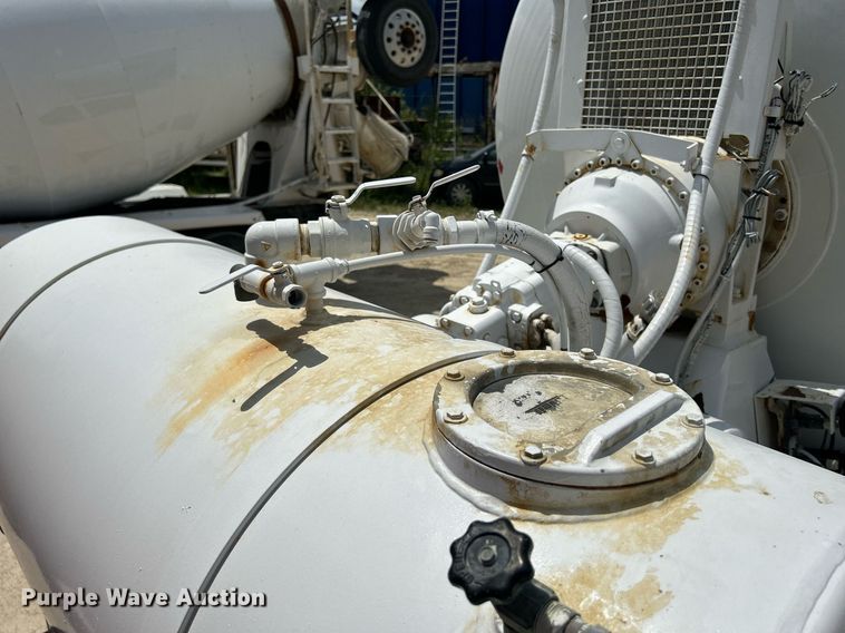 image for item DR4643 2007 Peterbilt 357  ready mix truck