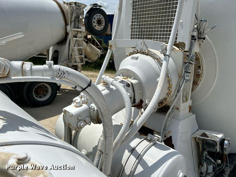 image for item DR4643 2007 Peterbilt 357  ready mix truck