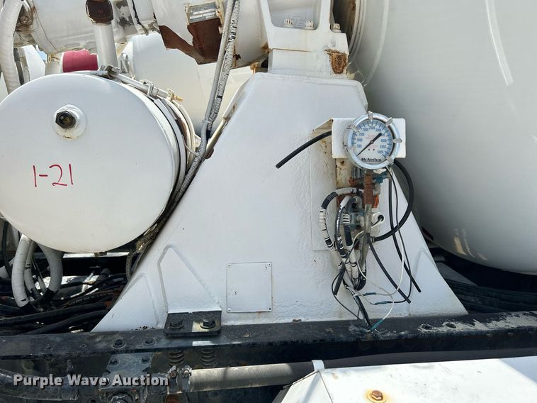 image for item DR4643 2007 Peterbilt 357  ready mix truck