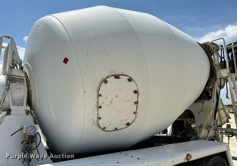 image for item DR4643 2007 Peterbilt 357  ready mix truck