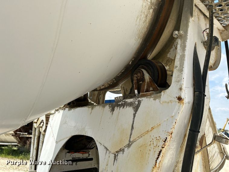 image for item DR4643 2007 Peterbilt 357  ready mix truck