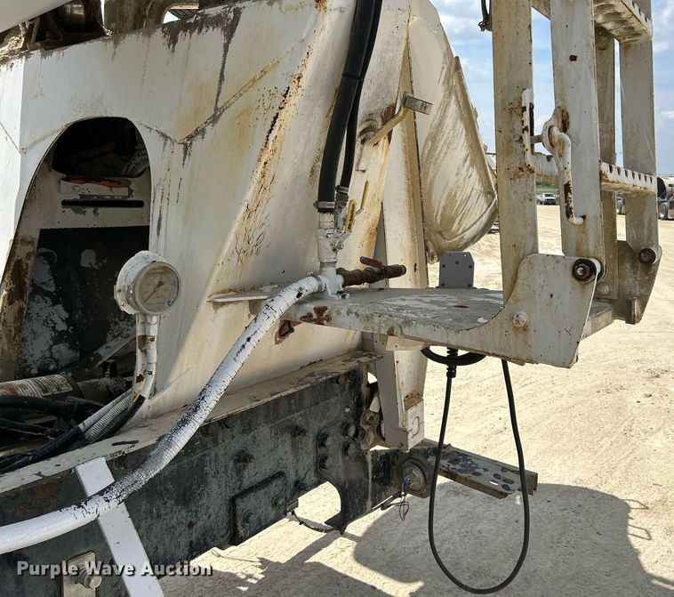 image for item DR4643 2007 Peterbilt 357  ready mix truck