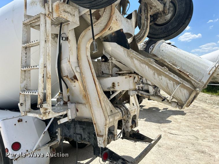 image for item DR4643 2007 Peterbilt 357  ready mix truck