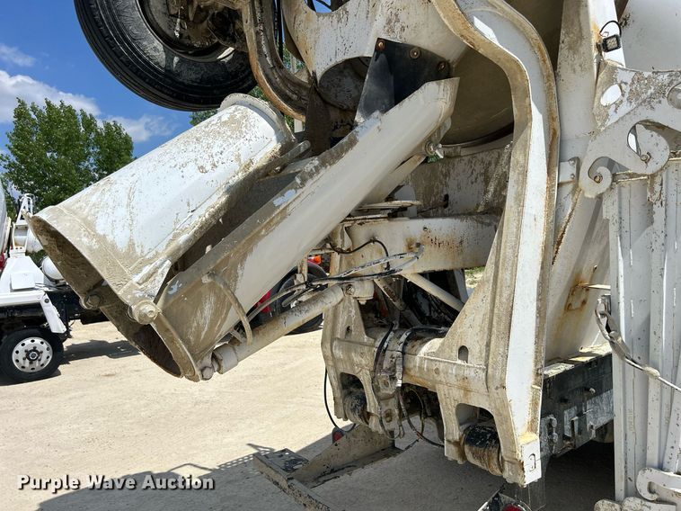 image for item DR4643 2007 Peterbilt 357  ready mix truck