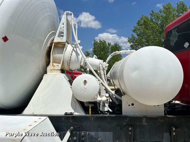 image for item DR4643 2007 Peterbilt 357  ready mix truck