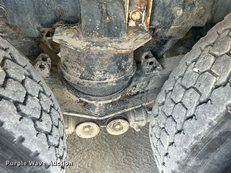 image for item DR4643 2007 Peterbilt 357  ready mix truck