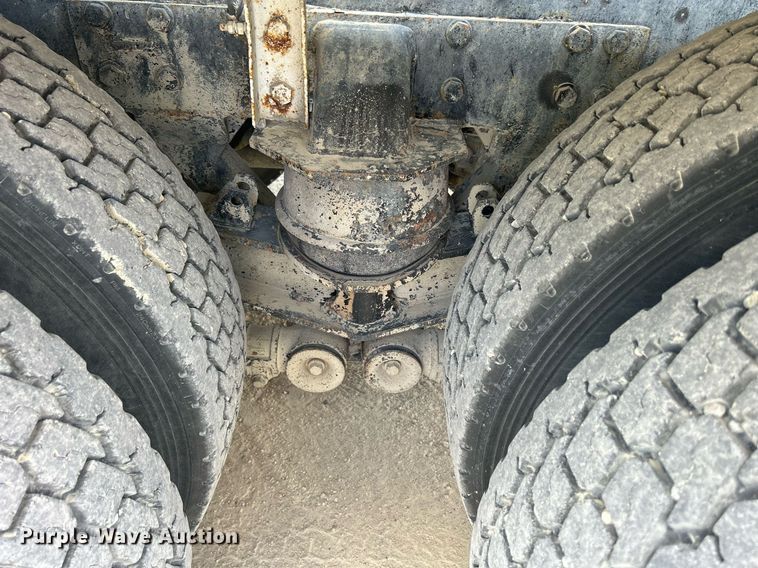 image for item DR4643 2007 Peterbilt 357  ready mix truck